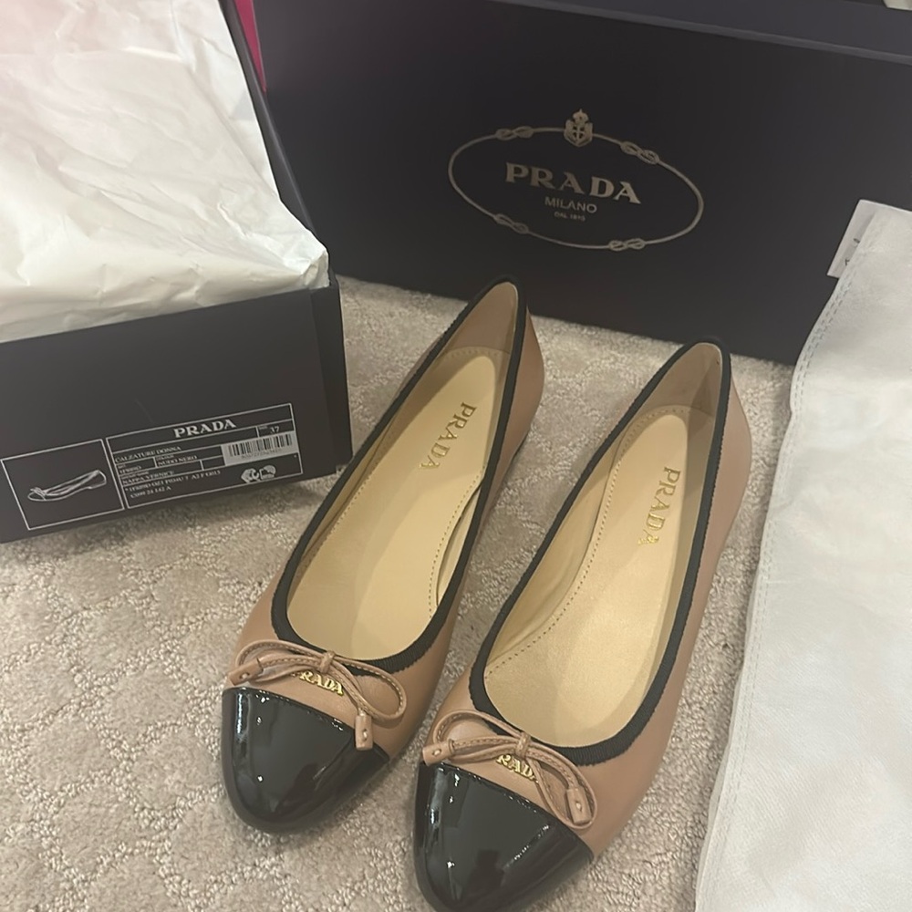 NEW Prada Nappa Vernice Cap Toe Logo Bow Ballerina Flats 37 US 7 - Nude Black - Picture 2 of 4